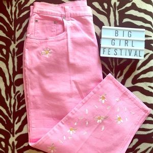 🌸Cotton Candy Pink Daisy Embroidered Crop Denim